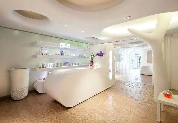 Quầy lễ tân thẩm mỹ viện sang trọng bật nhất