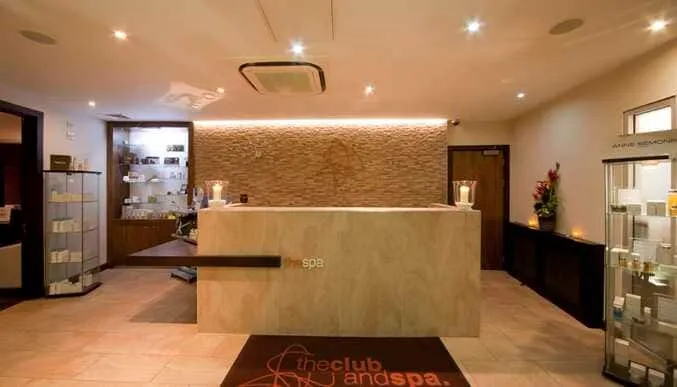 Quầy lễ tân thẩm mỹ viện sang trọng bật nhất