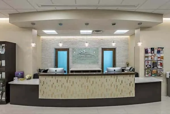 Quầy thu ngân gỗ đẹp giá thành thấp