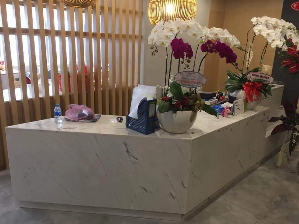 Công trình thiết kế thi công ốp đá marble quầy lễ tân Sài Gòn Center