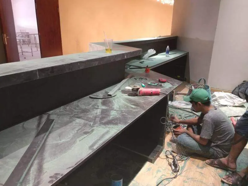 Quầy lễ tân bằng kính sang trọng