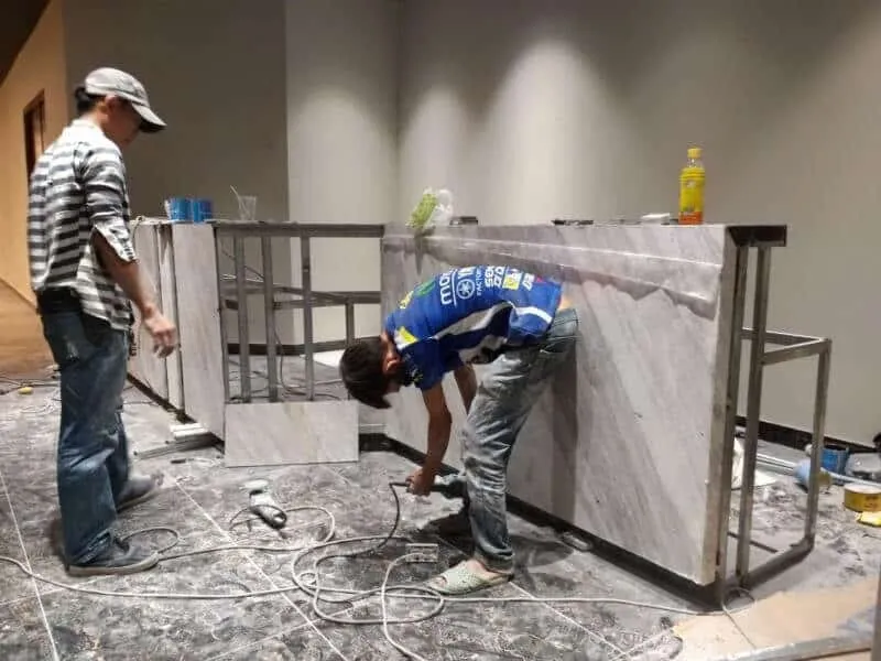 Quầy lễ tân bằng kính sang trọng