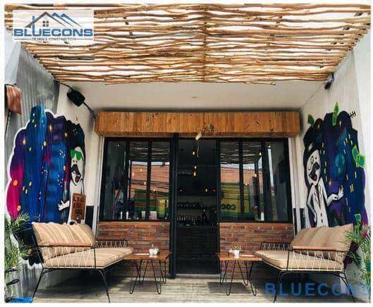 Trang trí thêm tranh vẽ 3D để tạo điểm nhấn cho mẫu thiết kế quán cafe diện tích nhỏ