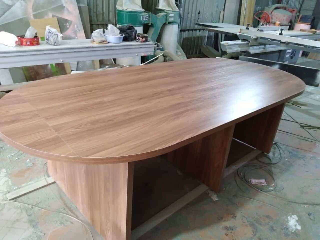 99+ Bàn họp bầu dục gỗ công nghiệp hiện đại 4 Bàn họp bầu dục gỗ công nghiệp