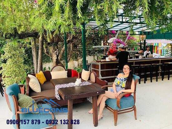 Quầy bar ngoài trời đẹp 8 Tủ trưng bày đồ cổ cho phòng khách ấn tượng