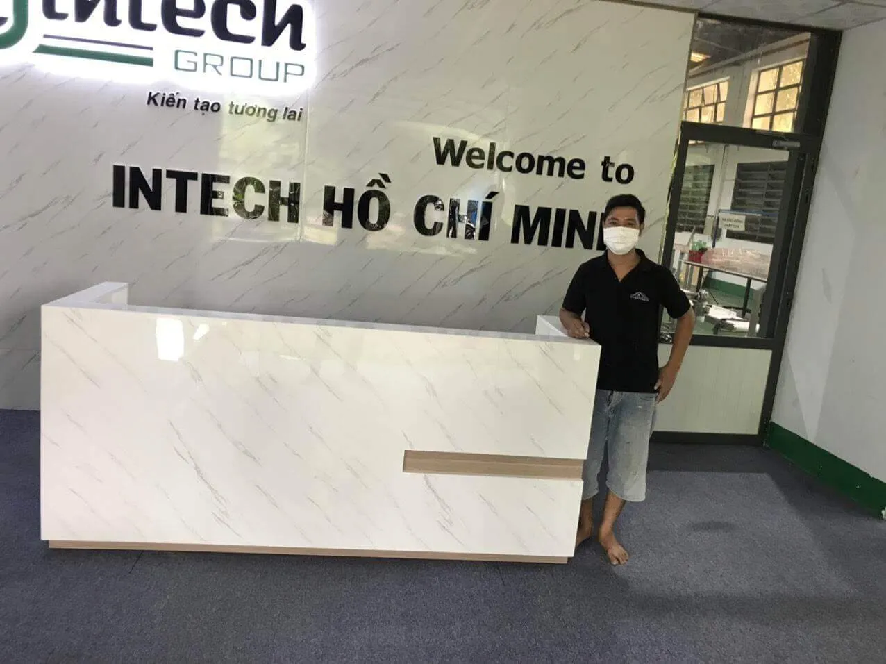 Bật mí 5 lưu ý thiết kế quầy lễ tân đẹp nhất 2021 2 Bật mí 3 mẫu quầy lễ tân nhà hàng chất lượng của Bluecons