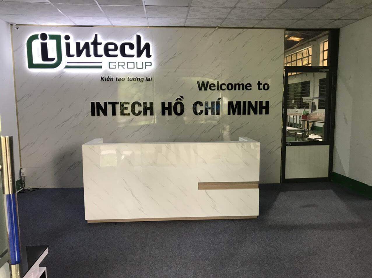 Quầy lễ tân gỗ công nghiệp ốp nhựa giả đá đẹp 21 Quầy lễ tân gỗ công nghiệp mẫu đẹp