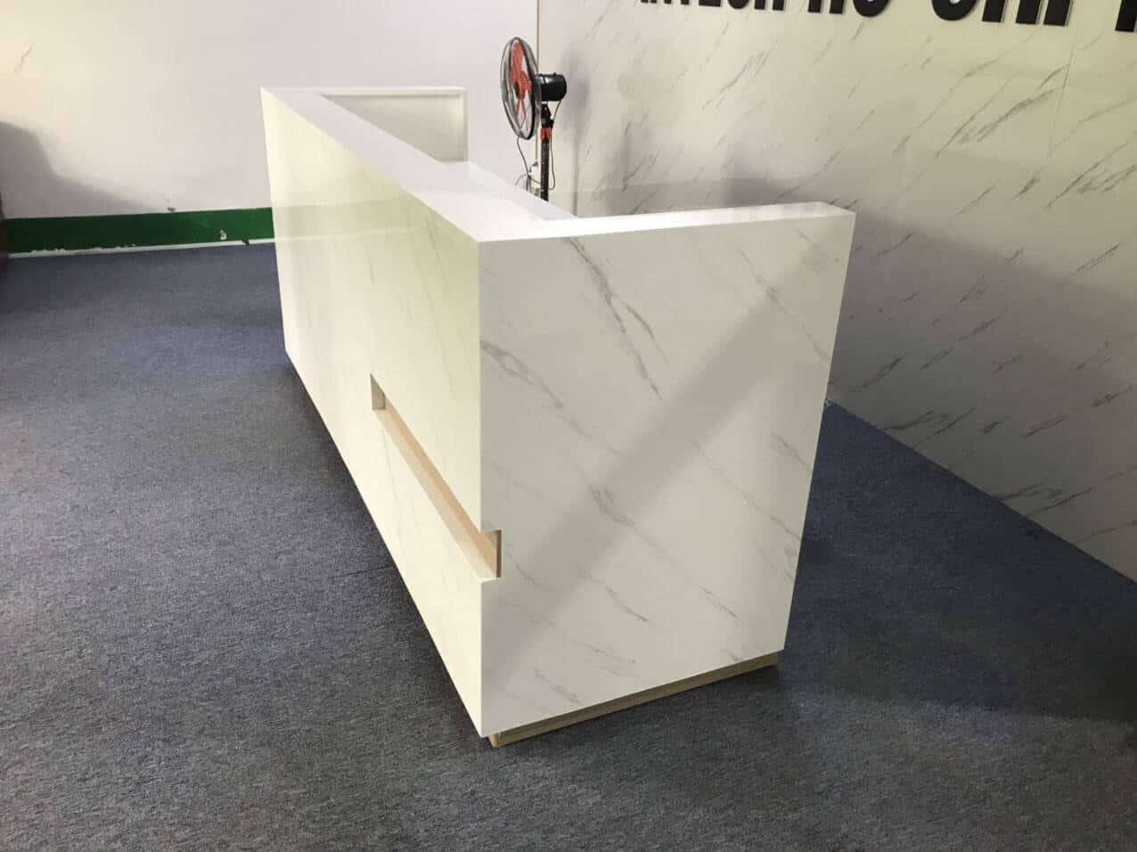 Quầy lễ tân gỗ công nghiệp ốp nhựa giả đá đẹp 18 Quầy lễ tân gỗ công nghiệp ốp nhựa giả đá đẹp