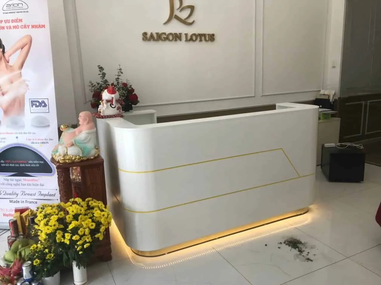 Mẫu Quầy lễ tân gỗ thiết kế độc đáo phù hợp với nhiều không gian 8 Mẫu Quầy lễ tân gỗ thiết kế độc đáo phù hợp với nhiều không gian