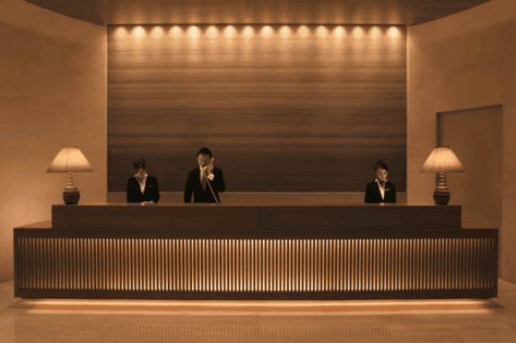 Bật mí 3 mẫu quầy lễ tân nhà hàng chất lượng của Bluecons 