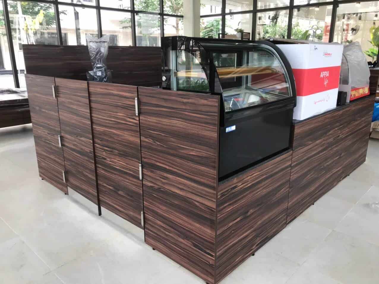 Thi công đóng quầy bar pha chế tại xưởng 