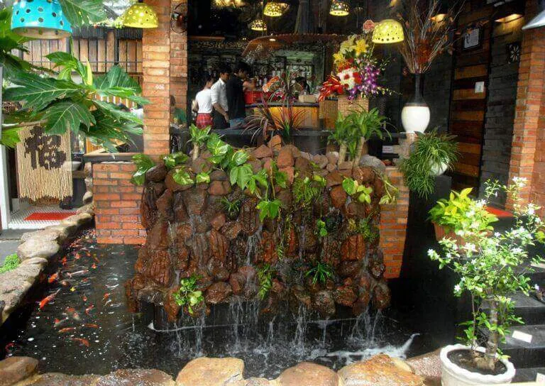 Thiết kế quán cafe cá Koi 2 Thiết kế quán cafe phong cách vintage