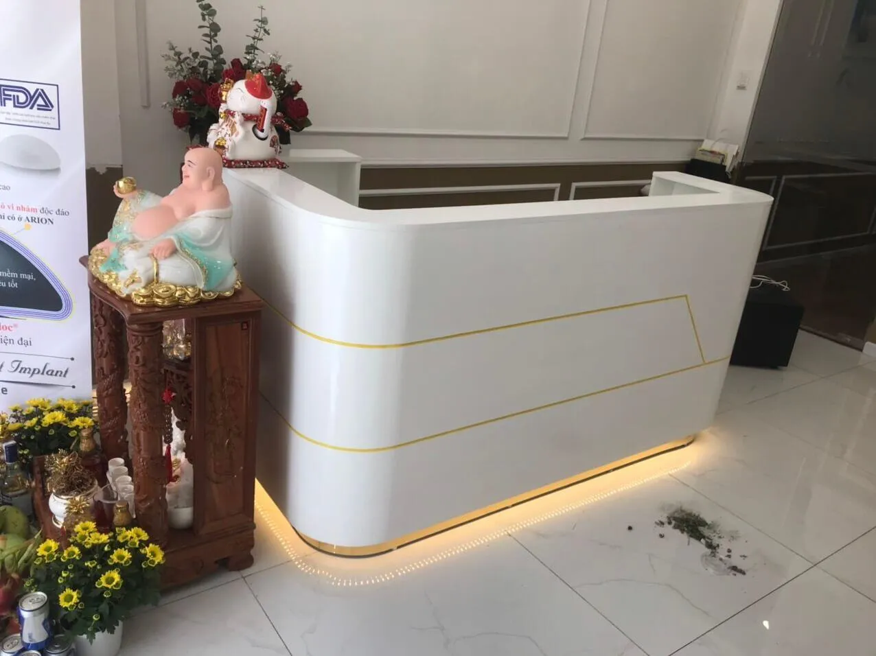 Giá quầy lễ tân gỗ đẹp 2024 6 Bật mí 3 mẫu quầy lễ tân nhà hàng chất lượng của Bluecons