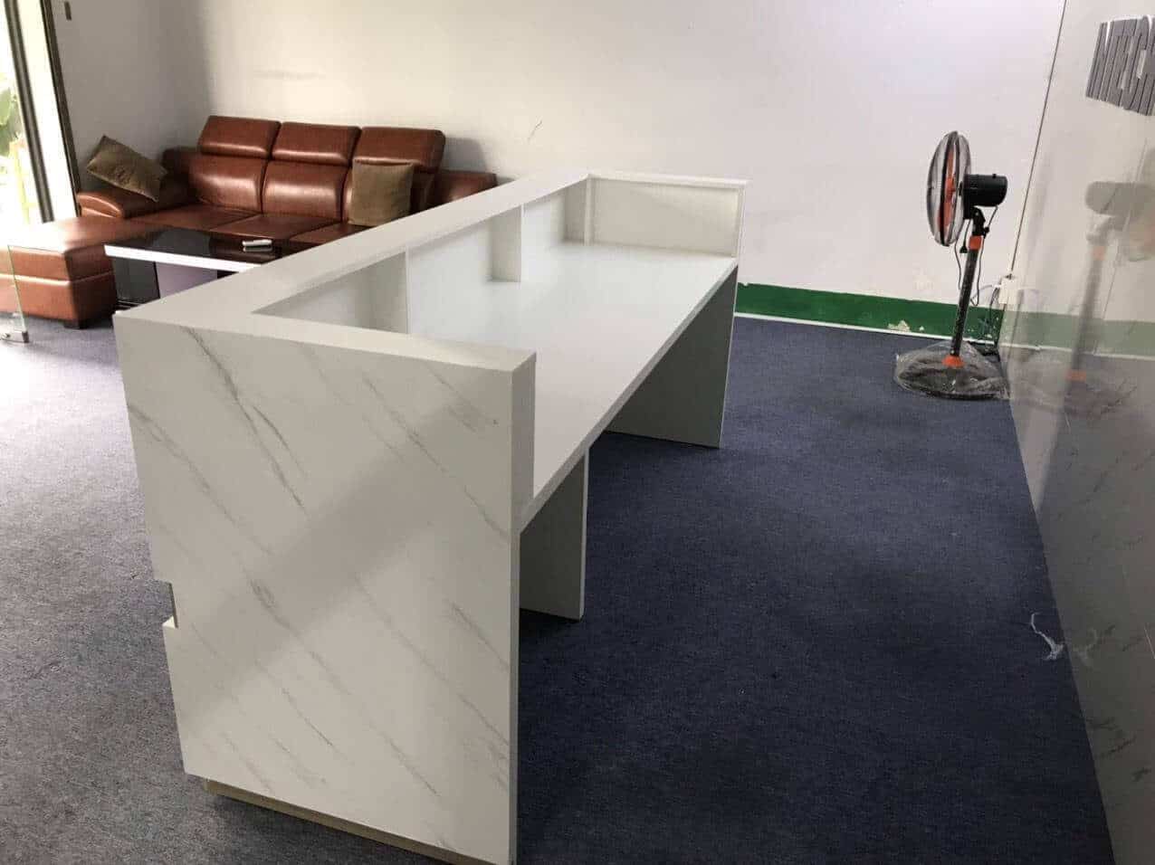 Quầy lễ tân gỗ công nghiệp ốp nhựa giả đá đẹp 19 quầy lễ tân gỗ công nghiệp đẹp