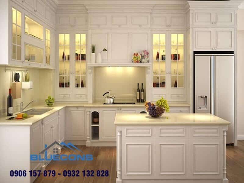 Chiếc tủ bếp gỗ sồi chữ L mặt đá toát lên vẻ hiện đại, cao cấp