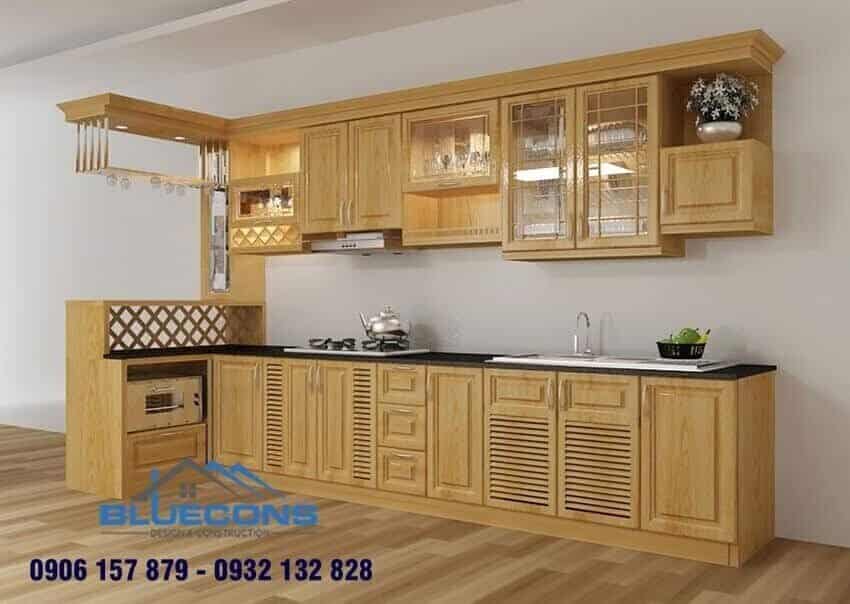 Tủ bếp gỗ sồi với hoa văn vân gỗ nhẹ nhàng và bắt mắt