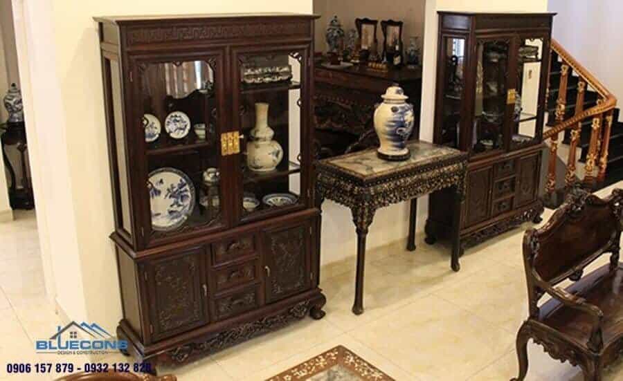 Tủ trưng bày đồ cổ cho phòng khách ấn tượng 2 Tủ trưng bày đồ cổ cho phòng khách ấn tượng