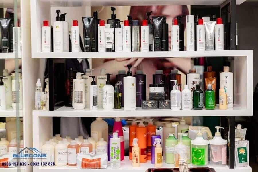 Tủ trưng bày tiệm tóc ấn tượng chuẩn phong cách Salon 3 Tủ trưng bày đồ cổ cho phòng khách ấn tượng