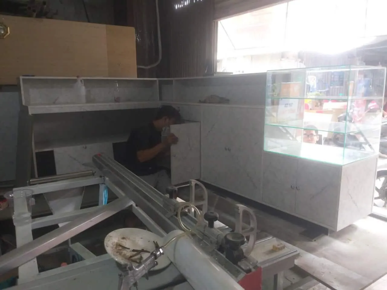 Thiết kế thi công đóng quầy trưng bày gỗ và kính 8 Thiết kế phòng chung cư đẹp