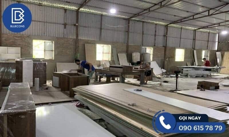 Thợ mộc ván công nghiệp đủ năng lực có tay nghề chế biến gỗ 