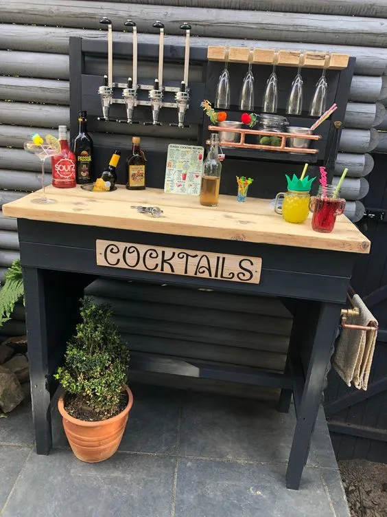 Thiết Kế Quầy Pha Chế Đơn Giản Giải Pháp Tiết Kiệm Không Gian 6 Quầy pha chế cocktails đơn giản đẹp