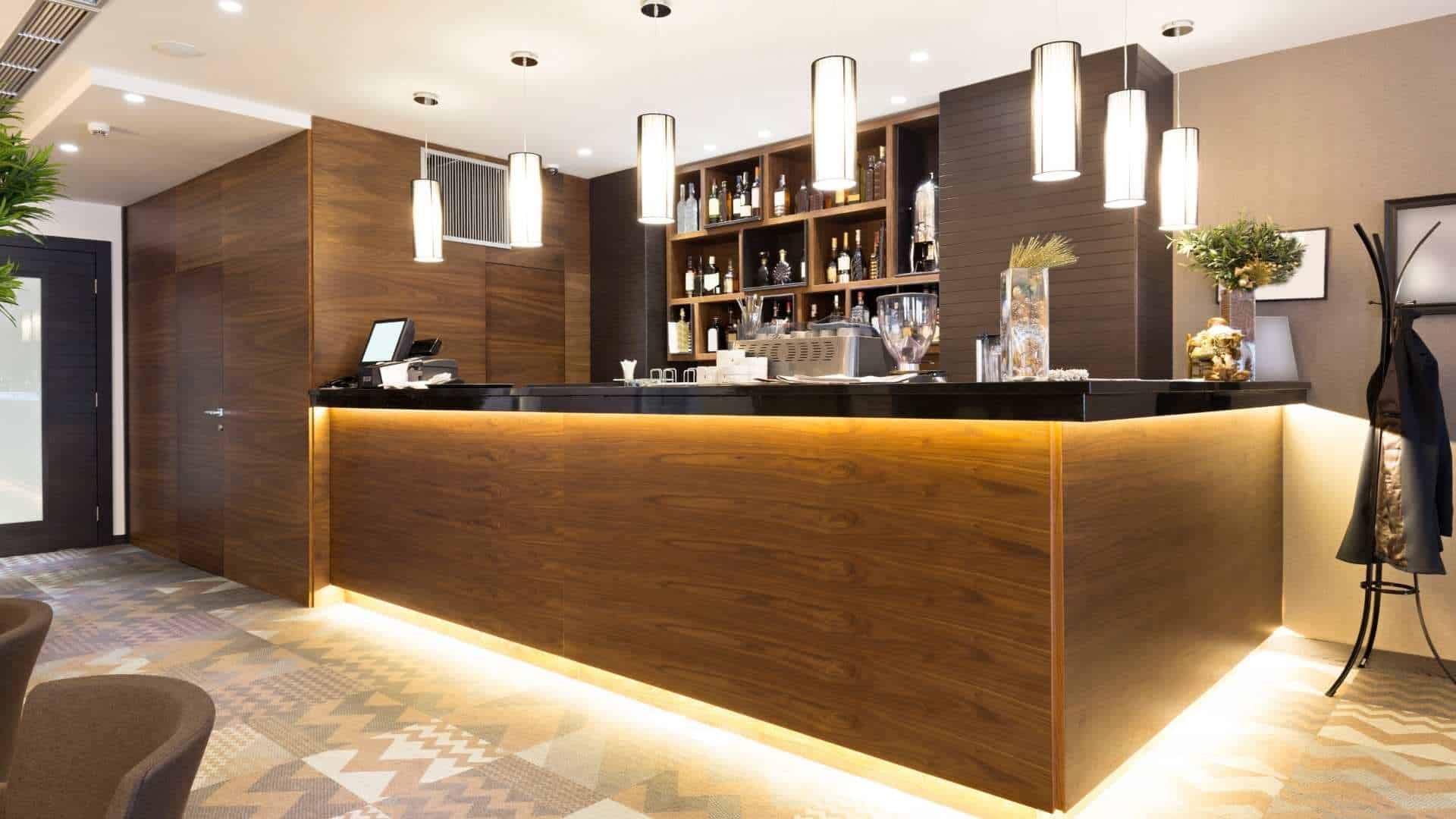 Go plywood cho thiet ke quay bar