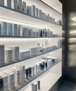 Kệ trưng bày cửa hàng mỹ phẩm (1)