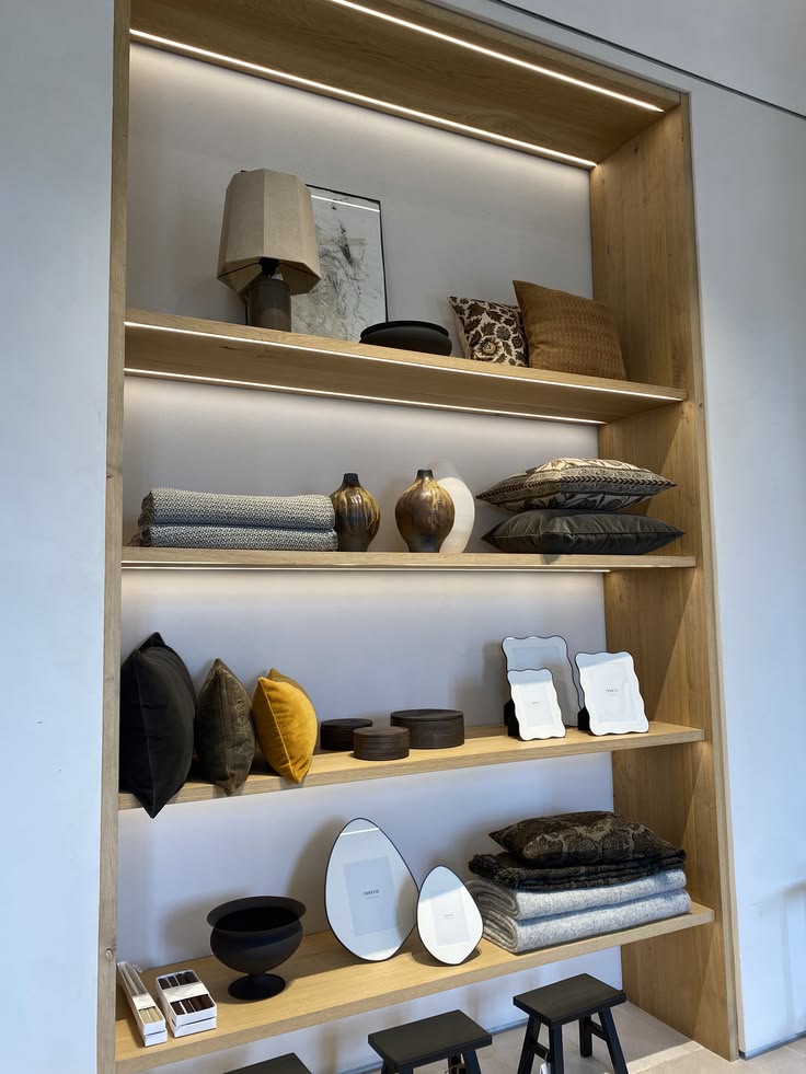 Kệ trưng bày giá rẻ (5) Kệ trưng bày giá rẻ (5)