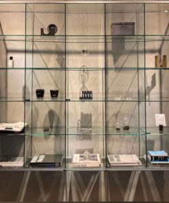 Kệ trưng bày kết hợp kính (1)