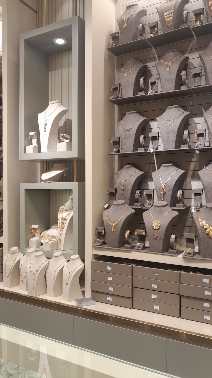 Kệ trưng bày phụ kiện (1) Kệ trưng bày phụ kiện (1)