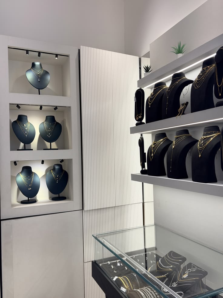 Kệ trưng bày phụ kiện (2) Kệ trưng bày phụ kiện (2)