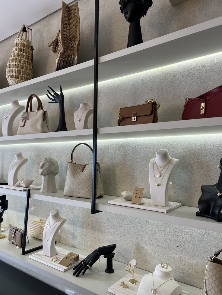 Kệ trưng bày phụ kiện (4) Kệ trưng bày phụ kiện (4)