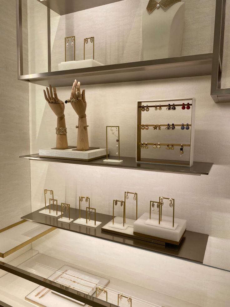 Kệ trưng bày phụ kiện (5) Kệ trưng bày phụ kiện (5)