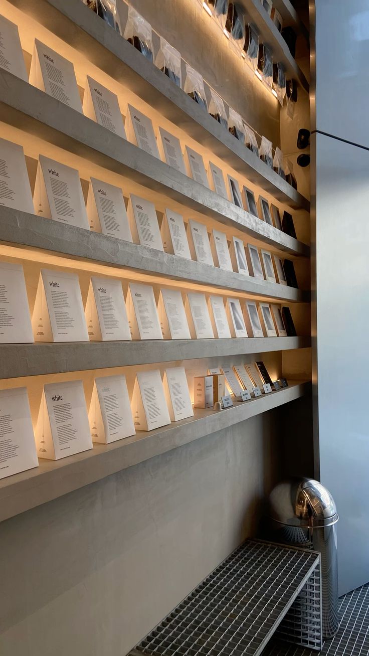 Kệ trưng bày sản phẩm (1) Kệ trưng bày sản phẩm (1)