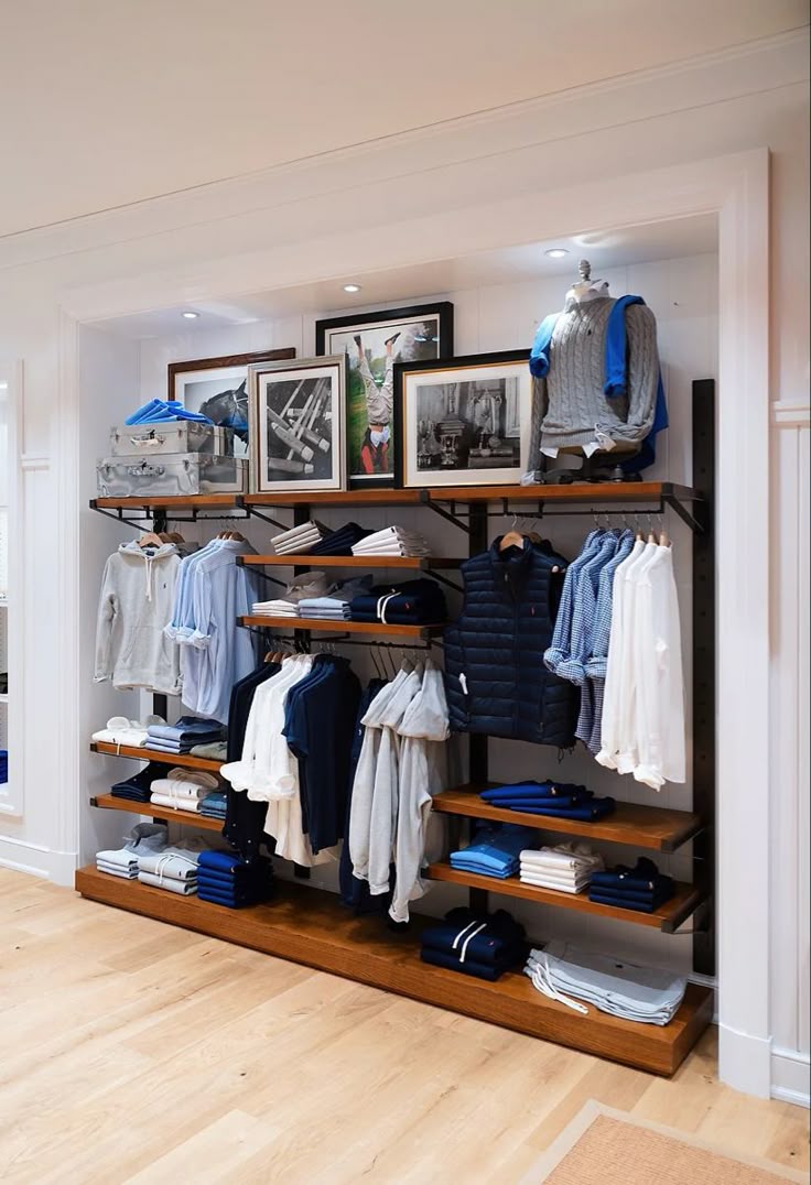 Kệ trưng bày shop quần áo (1) Kệ trưng bày shop quần áo (1)