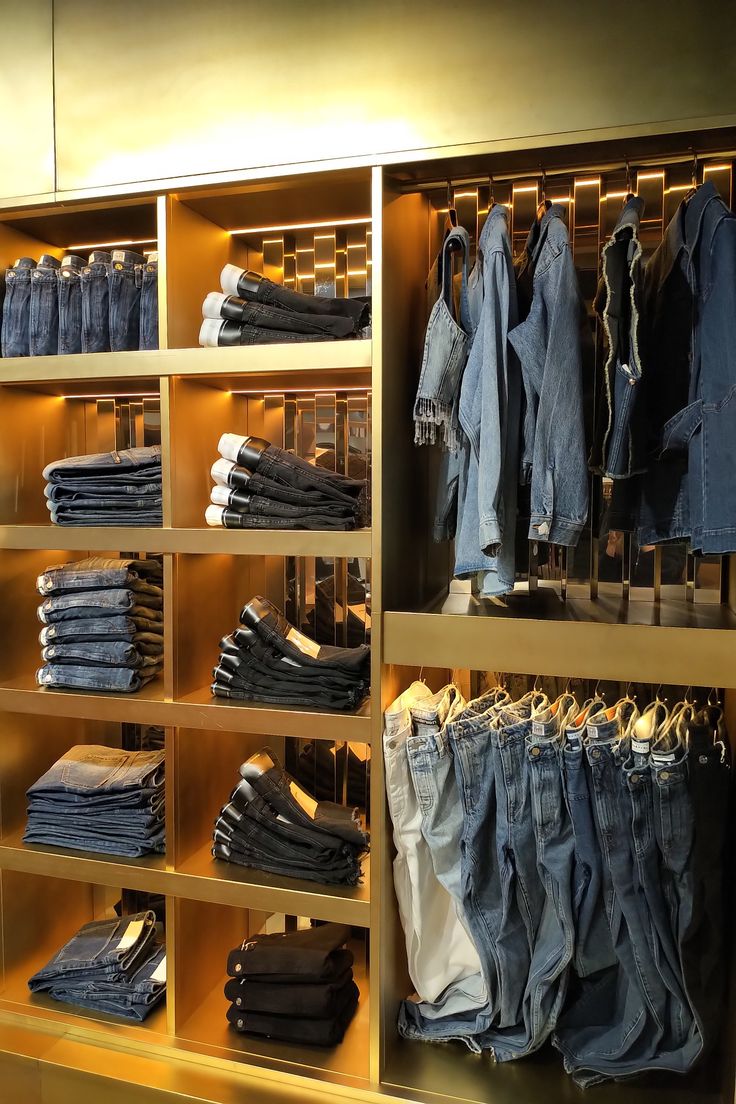 Kệ trưng bày shop quần áo (2) Kệ trưng bày shop quần áo (2)