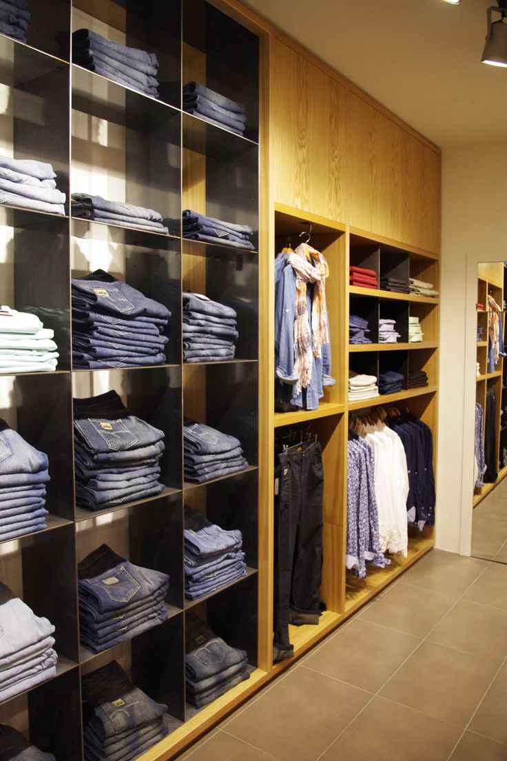 Kệ trưng bày shop quần áo (3) Kệ trưng bày shop quần áo (3)