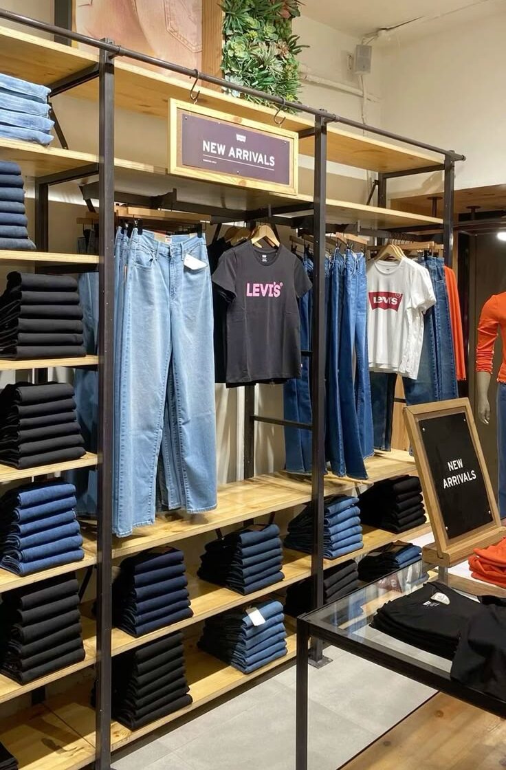 Kệ trưng bày shop thời trang (2) Kệ trưng bày shop thời trang (2)