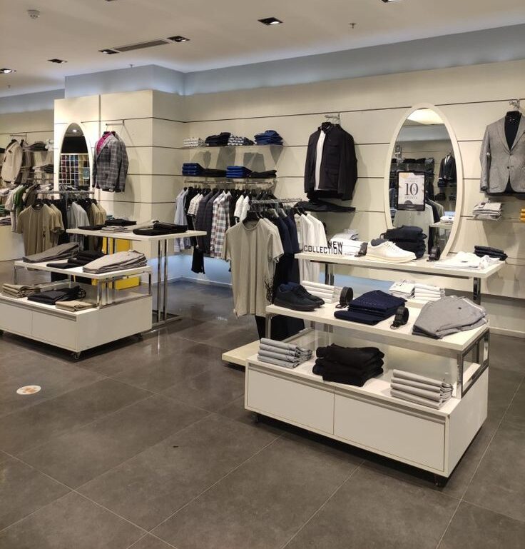 Kệ trưng bày shop thời trang (4)