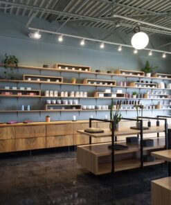 Kệ trưng bày showroom đẹp (2)