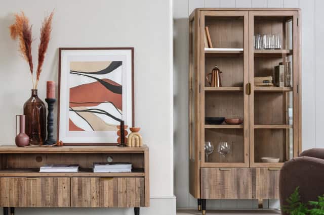 Lắp đặt tủ trưng bày gỗ plywood