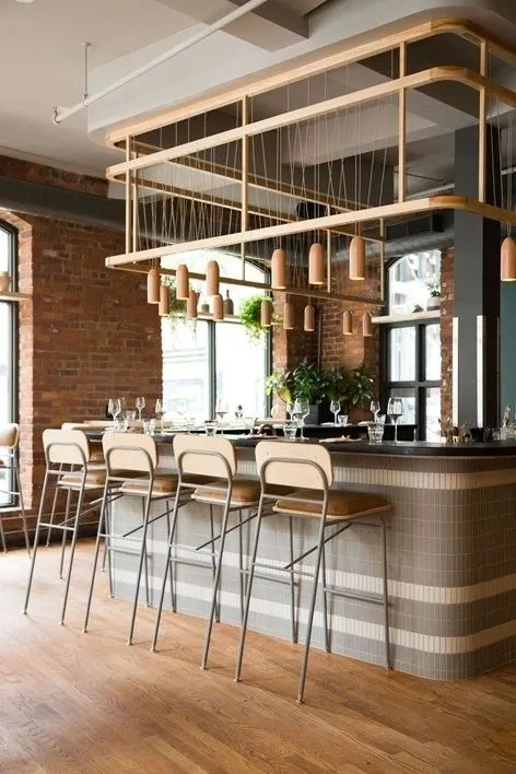 Mẫu quầy pha chế mặt đá giúp nhân viên dễ dàng vệ sinh mặt bàn