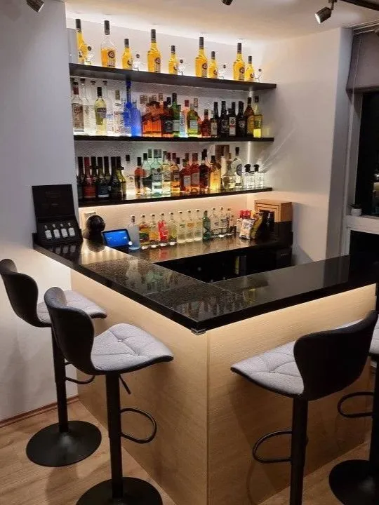 Quầy Bar Gia Đình Hiện Đại Và Đẹp Mắt Ý Tưởng Thiết Kế Độc Đáo 6 Quầy Bar Sang Trọng với các phụ kiện