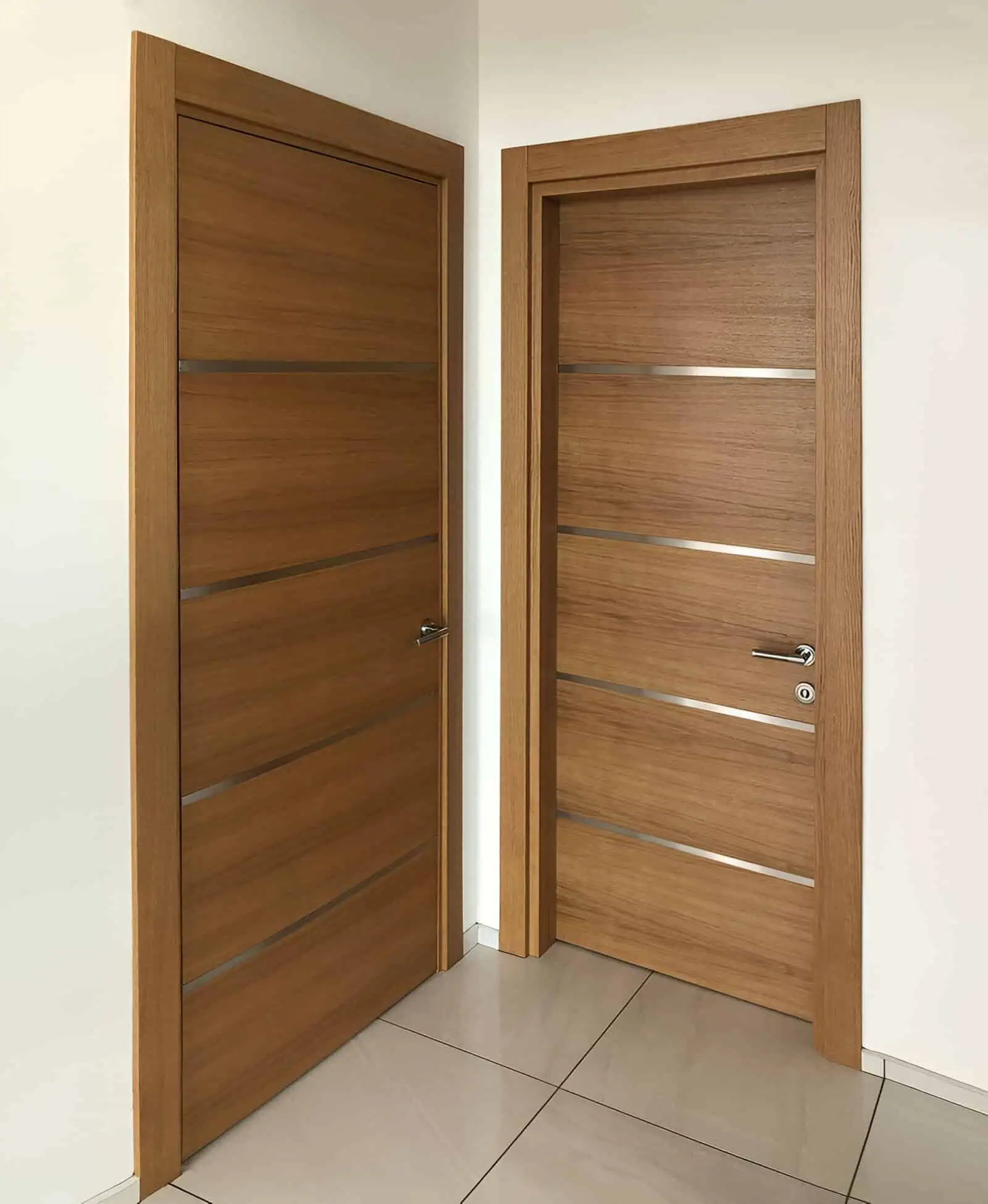 Thi công lắp đặt cửa gỗ HDF 2 Thi công lắp đặt cửa gỗ HDF 2