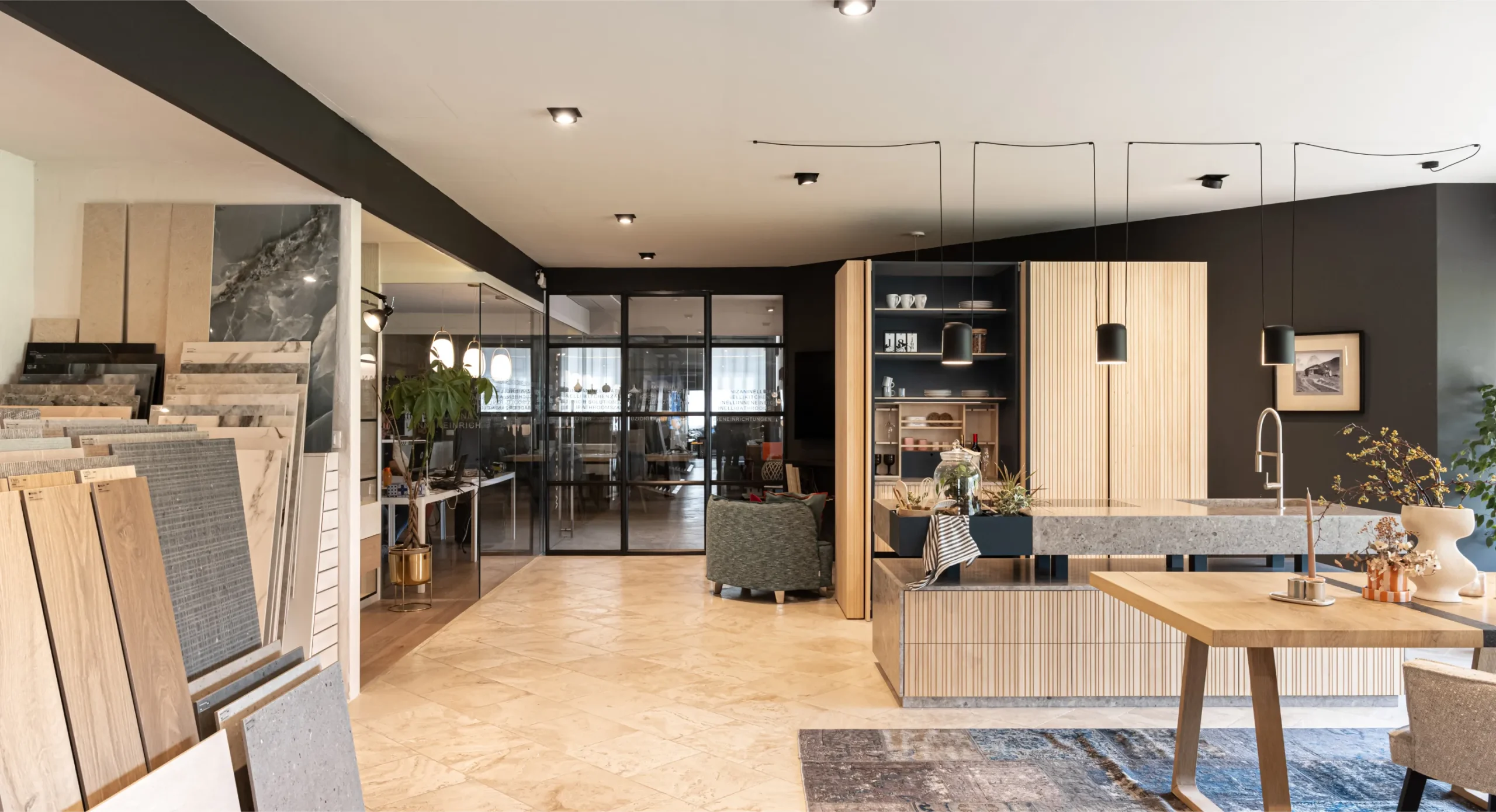 Thi công nội thất gỗ HDF cho showroom 4 Thi công nội thất gỗ HDF cho showroom 4