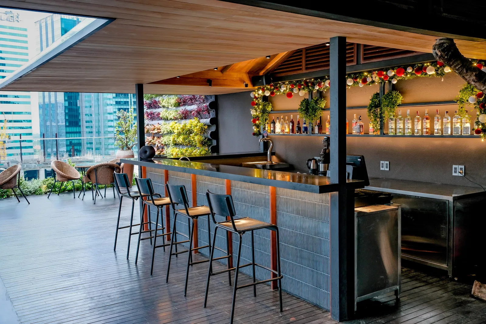 Thi công quầy bar 10