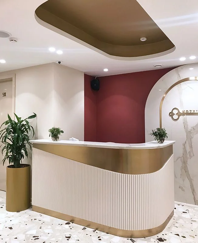 Thiết kế quầy lễ tân khách sạn, quầy lễ tân đẹp-độc-lạ 2024 6 Thiết kế quầy lễ tân khách sạn, quầy lễ tân đẹp-độc-lạ 2024