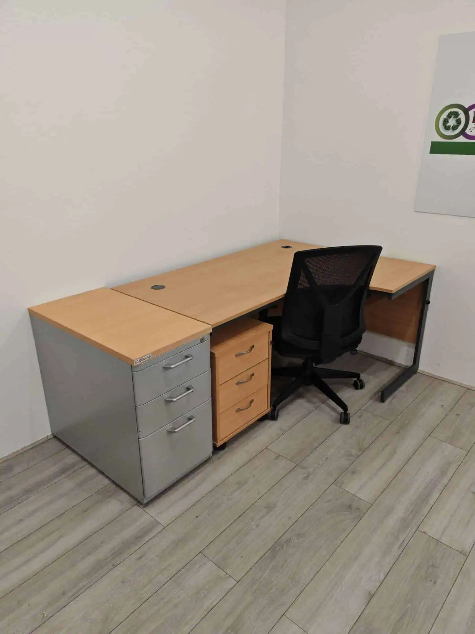 Tủ gỗ plywood cho văn phòng làm việc 2 Tủ gỗ plywood cho văn phòng làm việc 2