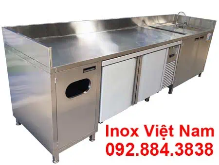 Bàn inox với thùng đá