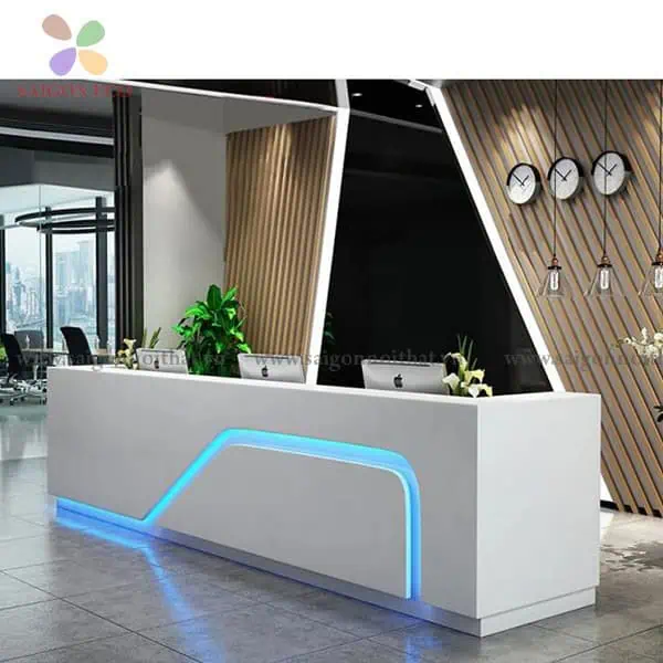 Quầy lễ tân với chiếu sáng LED
